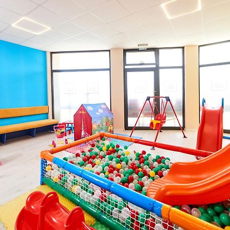 Crotiria Beach - Aparthotel Pomorie Bagian luar foto