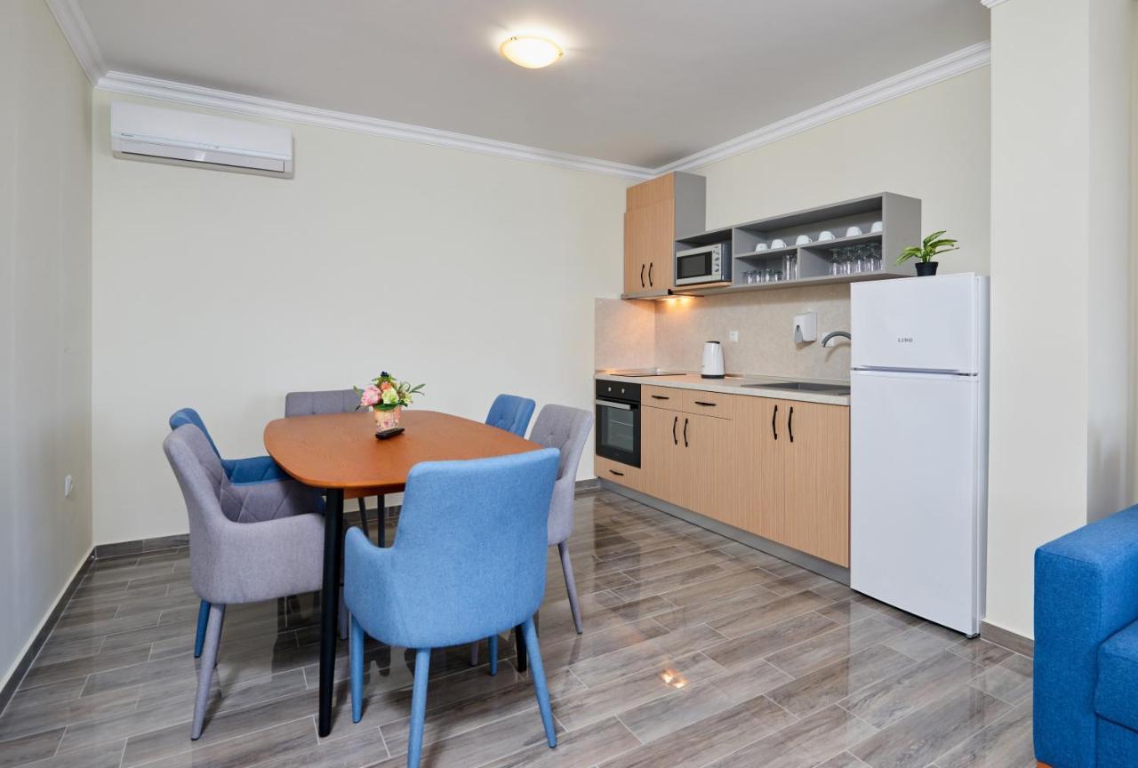 Crotiria Beach - Aparthotel Pomorie Bagian luar foto