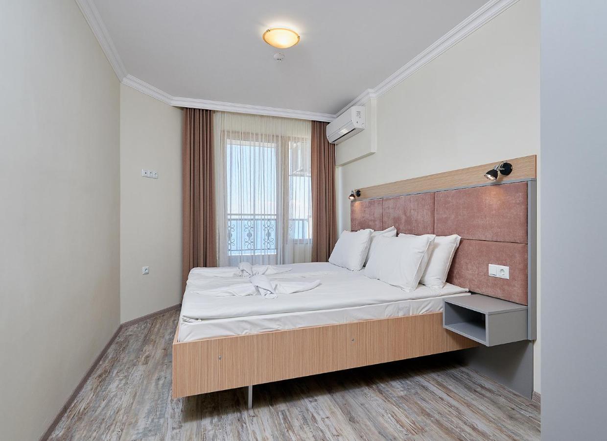 Crotiria Beach - Aparthotel Pomorie Bagian luar foto