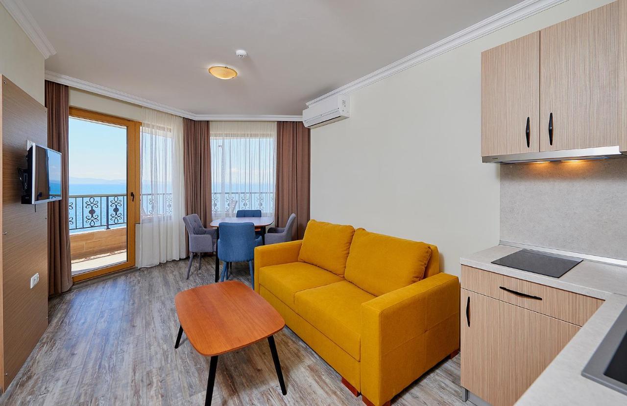 Crotiria Beach - Aparthotel Pomorie Bagian luar foto