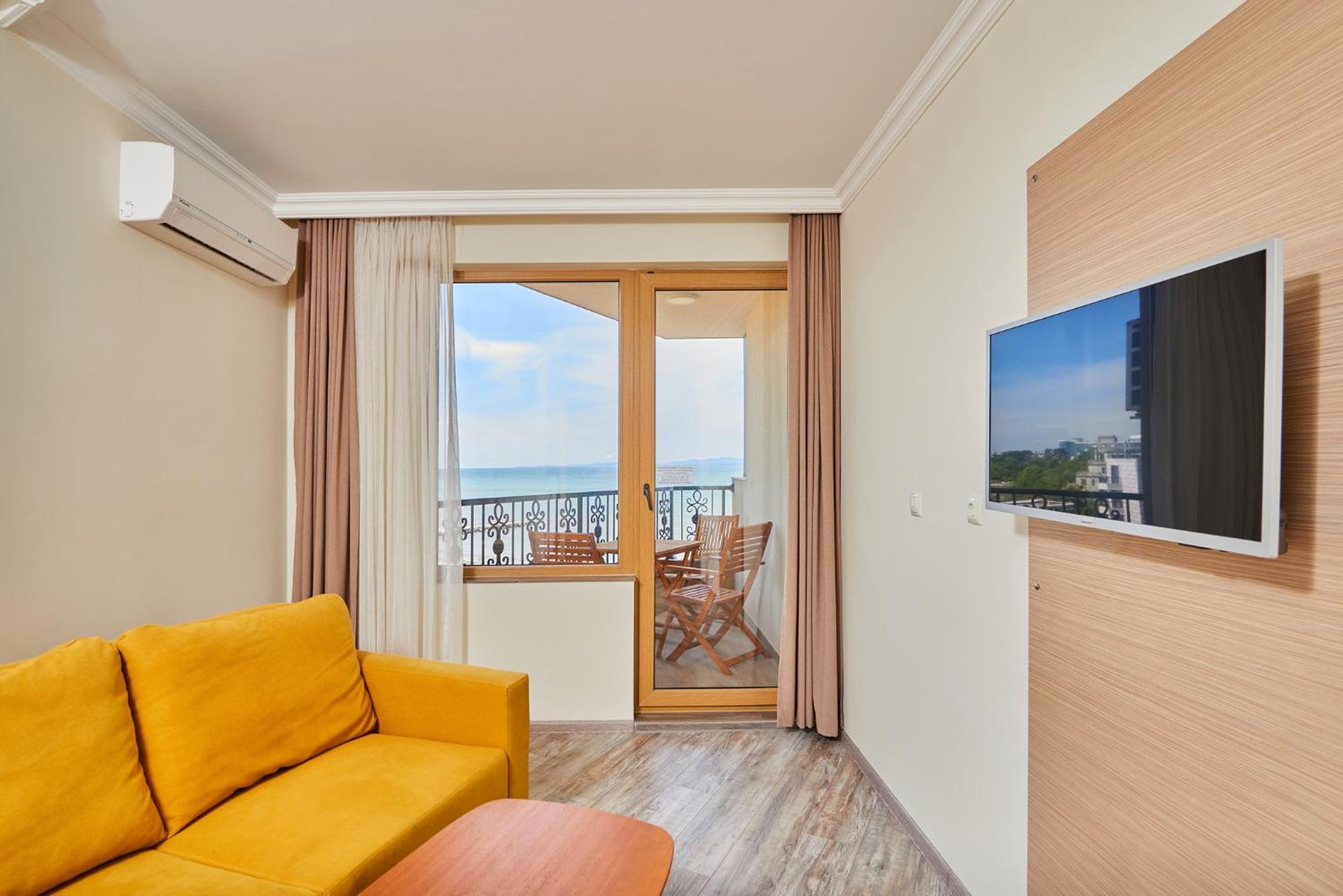 Crotiria Beach - Aparthotel Pomorie Bagian luar foto